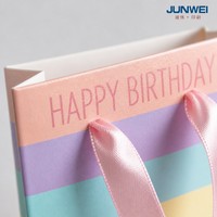 Boîte cadeau personnalisée avec découpe laser pour anniversaire, design élégant pour cadeau de fête