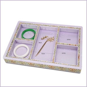 Plateau à bijoux de style chinois en brocart et bois pour rangement et présentation de bracelets et colliers, vente en gros - Product Image 3