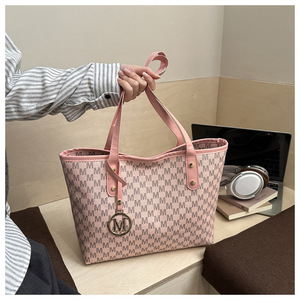 กระเป๋าโท้ทผู้หญิงสุดเก๋ สไตล์ฤดูหนาวใหม่ กระเป๋าสะพายไหล่สุดอินเทรนด์ กระเป๋าโท้ทความจุขนาดใหญ่ - Product Image 5