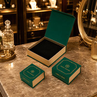 Boîte rigide de luxe personnalisée avec logo, couvercle magnétique, insert en éponge et dorure à chaud pour emballage de bijoux et de montres (vente en gros)