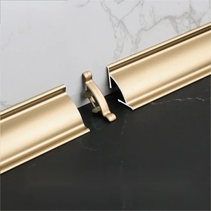 Profilé triangulaire en alliage d'aluminium pour moulures d'<span class=keywords><strong>angle</strong></span> intérieures, finition des bords de sol et système de recouvrement d'<span class=keywords><strong>angle</strong></span> de <span class=keywords><strong>plafond</strong></span> - Product Image 3