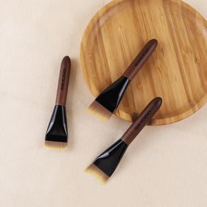 EIHODO Crescent <b>Foundation</b> Brush 30mm Synthetic Hair Wooden Handle For Face Makeup - Product Image 3