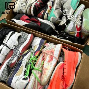 Chaussures de basket-ball pour hommes de marques internationales d'occasion en gros S4, styles multiples, bonne qualité, résistantes à l'usure et confortables - Product Image 4