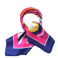 Mouchoirs en polyester multicolores pour femmes de petite écharpe carrée de Style européen américain professionnel pour l'été pour l'hôtel de banque