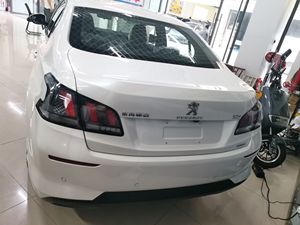 Guazi Listo para Exportación <span class=keywords><strong>Peugeot</strong></span> <span class=keywords><strong>408</strong></span> Gasolina 1,2 Coche Usado FWD 5 Asientos - Product Image 4
