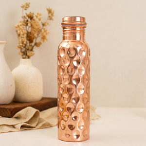 Bouteille d'eau artisanale traditionnelle en cuivre, finition martelée, en métal pur, réutilisable, avec logo gravé sur mesure, exportateur en gros - Product Image 1