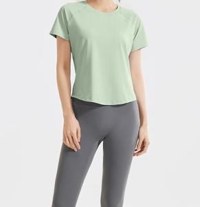 Top Deportivo Verde Menta con Espalda Cruzada y Panel de Malla Transpirable, Manga Corta, Ropa Deportiva para Mujer - Product Image 5