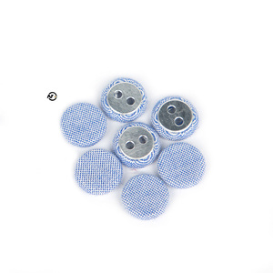 Boutons en aluminium personnalisés à deux trous, recouverts de tissu, avec œillets, attaches décoratives pour vêtements, garnitures pour enfants - Product Image 3