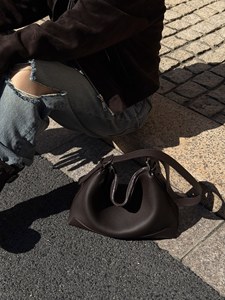 Borsa Hobo in Vera Pelle Premium, Morbida e Vellutata, per il Tragito Quotidiano, Borsa a Spalla a Mezzaluna, Fornitore all'Ingrosso - Product Image 2