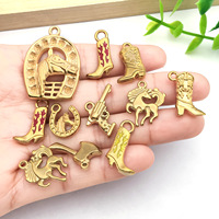 Accessoires de Collier Pendentif Cheval Pistolet Cactus Bottes Chapeau de Cowboy Western en Acier Inoxydable 316L Plaqué Or Émaillé pour Vente en Gros