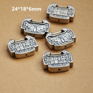 Cuentas espaciadoras con diseño de la letra Fu y símbolo de la paz, 24x18x6mm, rectangulares, bañadas en plata, para la fabricación de pulseras y accesorios de joyería - Product Image 1