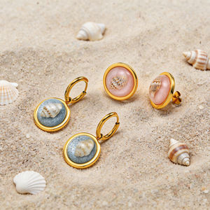 Pendientes de Concha Marina de Acero Inoxidable 316L con Oro de 18K para Mujer, Estilo Sirena, con Resina Costera, Tipo Huggie, Joyería Impermeable - Product Image 4