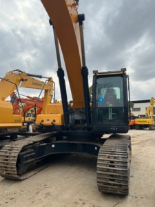 รถขุดไฮดรอลิก HYUNDAI 305LC-9T รุ่นปี 2023 ขนาด 30 ตัน ประสิทธิภาพสูง ทนทาน ใช้แล้ว เหมาะสำหรับงานขุดเจาะบนภูเขาและท่าเรือ พร้อมเครื่องยนต์ เกียร์ และปั๊ม - Product Image 5