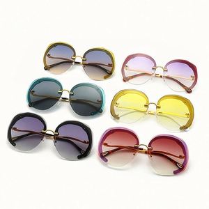 Custom Logo 2021 Fashion Luxury Women Rimless <b>Sunglasses</b> Oversized Round <b>Sunglasses</b> - Product Image 2