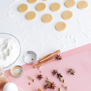 Tapis perforés AMYONE, 2 pièces, rose, demi-feuille, antiadhésifs, réutilisables, pour four, contact alimentaire sûr, pour pain/pizza/pâtisserie/biscuits, 11 5/8 po - Product Image 5