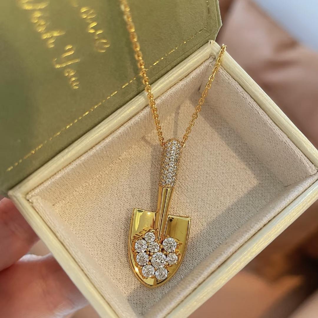 สร้อยคอพลั่วทอง