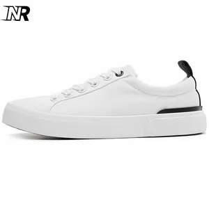 Pabrik grosir klasik Low Top divulkanisir Sneakers putih polos kosong putih berjalan sepatu kanvas untuk wanita pria gaya baru
