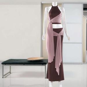 Nuovo Stile <span class=keywords><strong>Set</strong></span> <span class=keywords><strong>Coordinato</strong></span> Formale da Donna con Gonna Lunga e Schiena Scoperta, Vendita all'Ingrosso alla Moda - Product Image 5