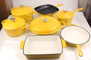 Ensemble de 7 ustensiles de cuisine en fonte émaillée moderne, base multicouche, poêle antiadhésive multifonction et marmite pour une utilisation domestique - Product Image 4