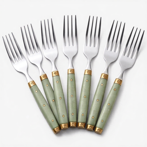 Ensemble de fourchettes de style vintage avec manches vertes et accents dorés, compatibles lave-vaisselle, pour les décorations de table de mariage - Product Image 1