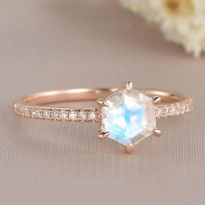 แหวนหมั้นทรงหกเหลี่ยมประดับมูนสโตนสีน้ำเงิน ทองคำ 14K สำหรับผู้หญิง - Product Image 3