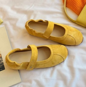 Zapatos de ballet Mary Jane de cuero liso amarillo estilo coreano - zapatos planos versátiles de suela blanda y cómodos - Product Image 1