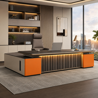 Bureau de direction élégant et luxueux avec panneau LED et armoires latérales, grande table de patron pour PDG, directeur, espace de travail