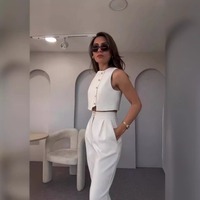 Nouvelle Collection Printemps-Été 2026 : Ensemble 2 Pièces Femme – Gilet Asymétrique et Pantalon Plissé Taille Haute Fuselé