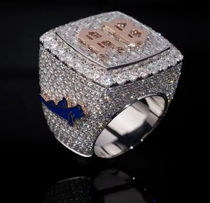 Anillo de Plata de Ley 925 Premium con Moissanita, Diseño Clásico Solitario y Gema Brillante para Propuesta de Matrimonio o Regalo - Product Image 1