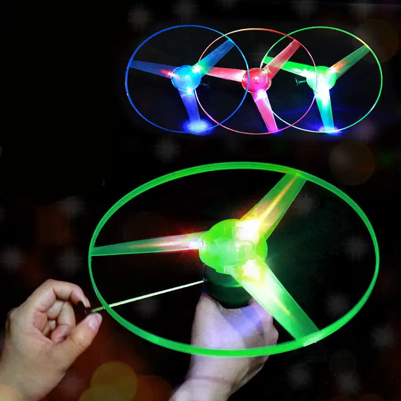 2023 Popular Outdoor Playing Plastic Pull String Spinning Line Led Flashing Light Up Flying Saucer Kid Toys
