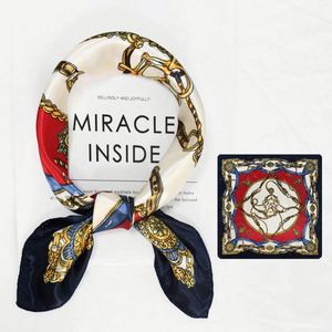 Foulards carrés en polyester et soie imprimés numériquement, motif feuille et fleur, 50 cm, avec logo personnalisé, pour femmes, collection Printemps, vente en gros YKH0084 - Product Image 2