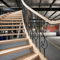 Escalier en colimaçon moderne en bois sur mesure fabriqué en usine dans le Jiangsu avec marches en bois massif pour villas de luxe