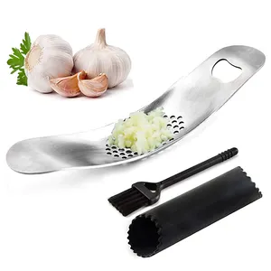 Kingwise OEM ODM gadget da cucina zenzero aglio tritacarne manuale in acciaio inox spremiaglio frantoio con spazzola per la pulizia a bilanciere