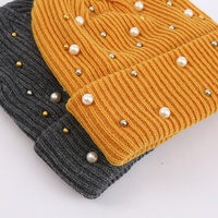 Bonnet d'hiver chaud en gros, bonnet épais de couleur unie, accessoires de Noël, bonnet en acrylique à revers pour femme, bonnet tricoté d'extérieur avec perles