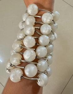 Bộ vòng tay nhựa acrylic màu ngọc trai thời trang Kaimei 2025 bán buôn, hạt vàng, kiểu chunky, tròn trắng - Product Image 4