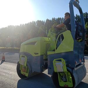 <span class=keywords><strong>Rouleau</strong></span> vibratoire routier à double tambour entièrement hydraulique <span class=keywords><strong>de</strong></span> 1 tonne, fabriqué en Chine, pour le compactage <span class=keywords><strong>de</strong></span> l'asphalte, du béton et du sol, avec moteur et pompe - Product Image 3