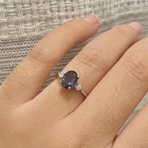 Bague Vintage Alexandrite, Pierre de Naissance de Juin, Bague à Couleur Changeante, Argent 925, Coupe Ovale, Bague de Promesse, Cadeau de Mariage et de Fête pour Femme - Product Image 1