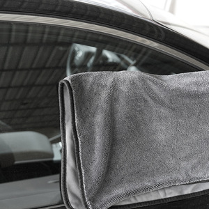 Serviette de lavage de voiture Kim Ryan, grise, 600 g/m², avec bordure renforcée, serviette de nettoyage polyvalente pour l'intérieur et l'extérieur des voitures - Product Image 4