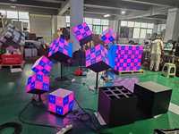 Écran publicitaire numérique de table en forme de cube LED à 4 faces avec batterie intégrée pour restaurants et cafés aux États-Unis