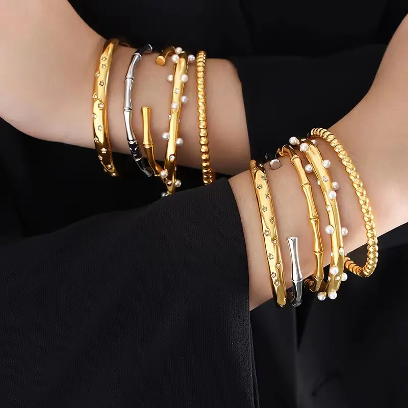 Le donne di buona qualità mescolano il Design nuovo arrivo Bamboo Star Crystal 18K Gold Plated Bangle Jewelry fornitore
