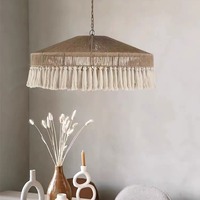 Lustre suspendu artisanal Wabi-Sabi en macramé tressé naturel avec pompons, en corde de chanvre, rotin et lin, style bohème, éclairage LED