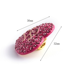 Broches Metálicos con Logotipo Personalizado, en Forma de Corazón Rosa Diamante, con Impresión UV, para Ropa - Product Image 6