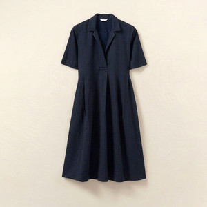 Robe chemise à manches courtes rayée bleu marine pour femme avec col à revers cranté, taille cintrée et silhouette évasée en A - Product Image 1
