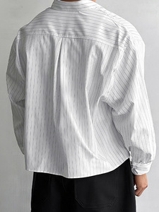 Chemises décontractées plissées unies à manches longues pour hommes, col à revers ample, boutonnées et respirantes – Vente en gros - Product Image 4