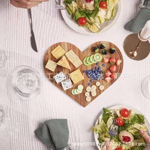 Plateau de service en bois d'acacia en forme de cœur pour collations, fruits, fromages, légumes, usage multifonctionnel en cuisine - Product Image 1