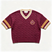 Pull en maille rouge bordeaux brodé sur mesure à col en V et manches courtes avec poignets rayés pour homme – Vente en gros