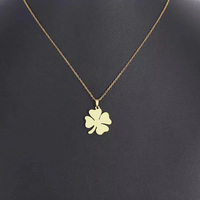 Collier tendance en acier inoxydable avec pendentif trèfle à quatre feuilles, signe porte-bonheur, longue chaîne élégante et polyvalente pour pull, accessoires