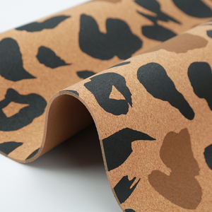 Tapete de Yoga Premium Reversible de Látex Natural y Corcho Personalizado con Estampado y Bolsa - Product Image 4