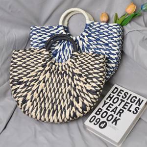 Nueva bolsa de papel Retro a la moda, bolsas de playa semicirculares en blanco y negro, bolso de cubo redondo con embrión de gran capacidad para <span class=keywords><strong>turismo</strong></span> - Product Image 2