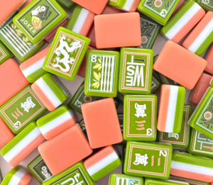 Walk With Me - Juego de Mahjong de Lujo de 4 Capas de Acrílico, con 160 Fichas de Mahjong Americanas Talladas a Mano - Product Image 3
